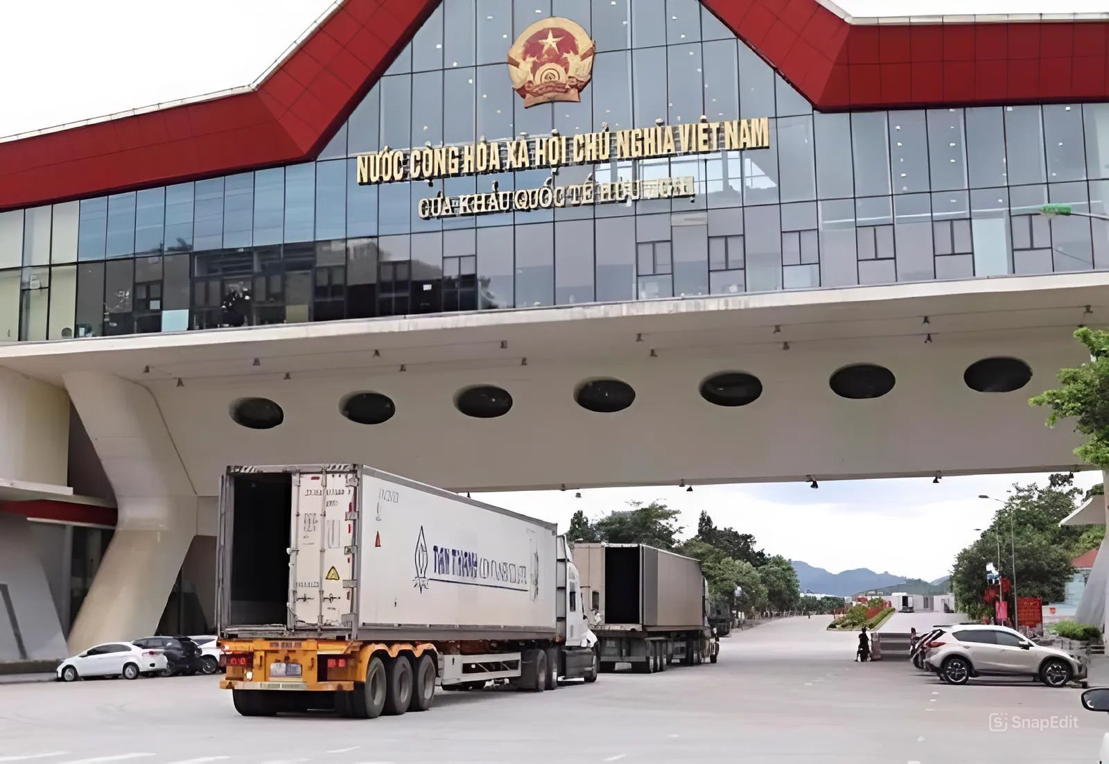 Dịch Vụ Khai Báo Hải Quan Trung Việt | Trọn gói - Chính xác - Chuyên nghiệp