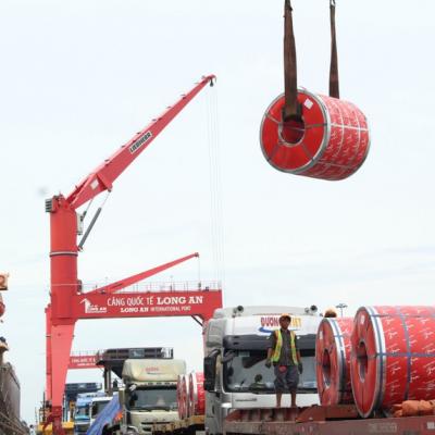 Xuất khẩu gần 50.000 tấn thép đầu tiên sau Covid-19 từ cảng Quốc tế Long A